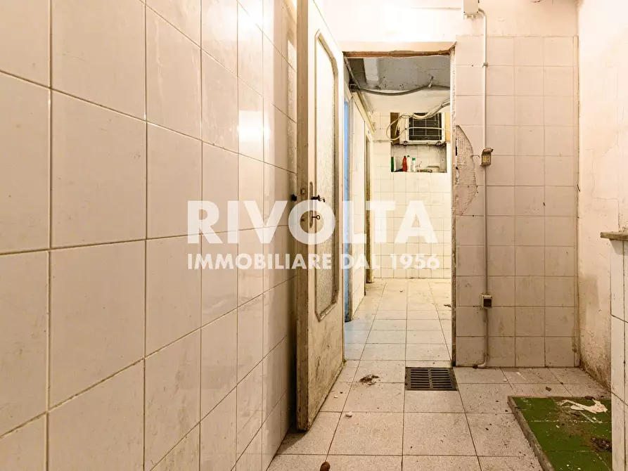 Immagine 12 di Locale commerciale in vendita  in Via Monte Pertica a Roma