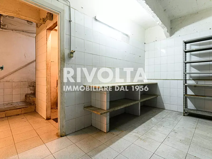 Immagine 15 di Locale commerciale in vendita  in Via Monte Pertica a Roma