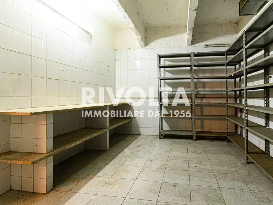 Immagine 16 di Locale commerciale in vendita  in Via Monte Pertica a Roma