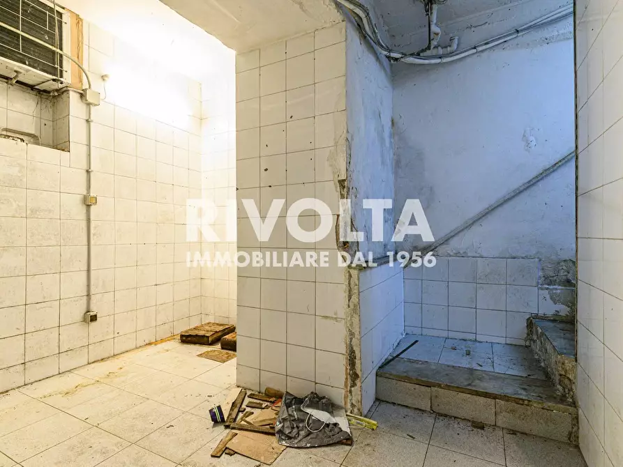 Immagine 18 di Locale commerciale in vendita  in Via Monte Pertica a Roma