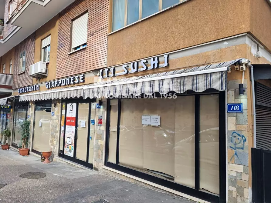 Immagine 1 di Locale commerciale in vendita  in Via Monte Bianco a Roma