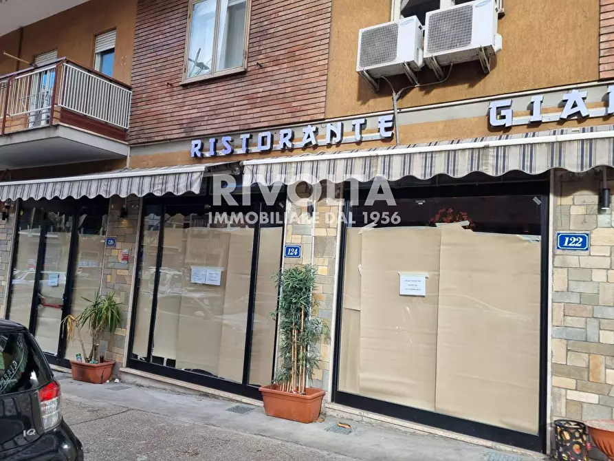 Immagine 5 di Locale commerciale in vendita  in Via Monte Bianco a Roma