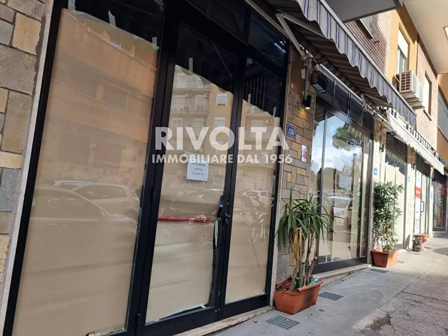 Immagine 6 di Locale commerciale in vendita  in Via Monte Bianco a Roma