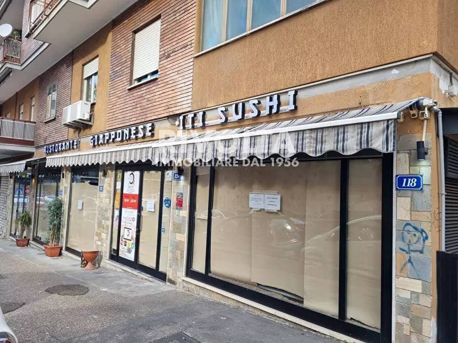 Immagine 9 di Locale commerciale in vendita  in Via Monte Bianco a Roma
