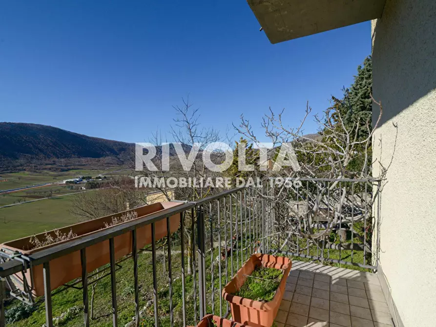Immagine 3 di Villa in vendita  in via del riscatto a Navelli