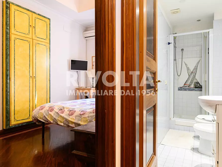 Immagine 15 di Appartamento in vendita  in Via Del Governo Vecchio a Roma