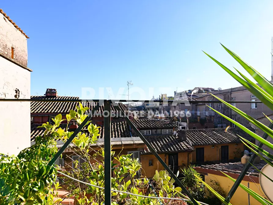 Immagine 4 di Appartamento in vendita  in Via Del Governo Vecchio a Roma