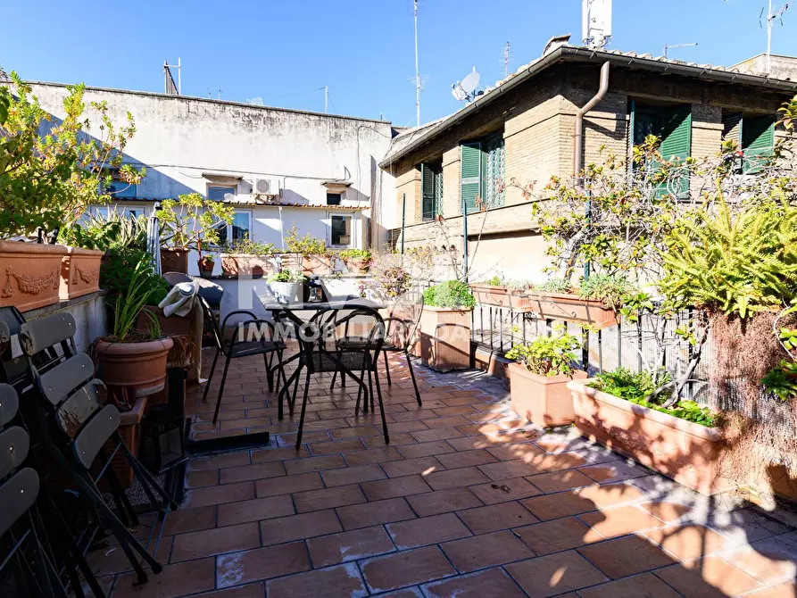 Immagine 3 di Appartamento in vendita  in Via Del Governo Vecchio a Roma