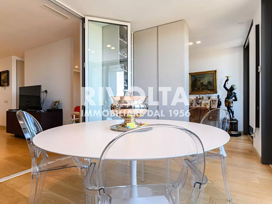 Immagine 2 di Appartamento in vendita  in Viale Giorgio Ribotta a Roma