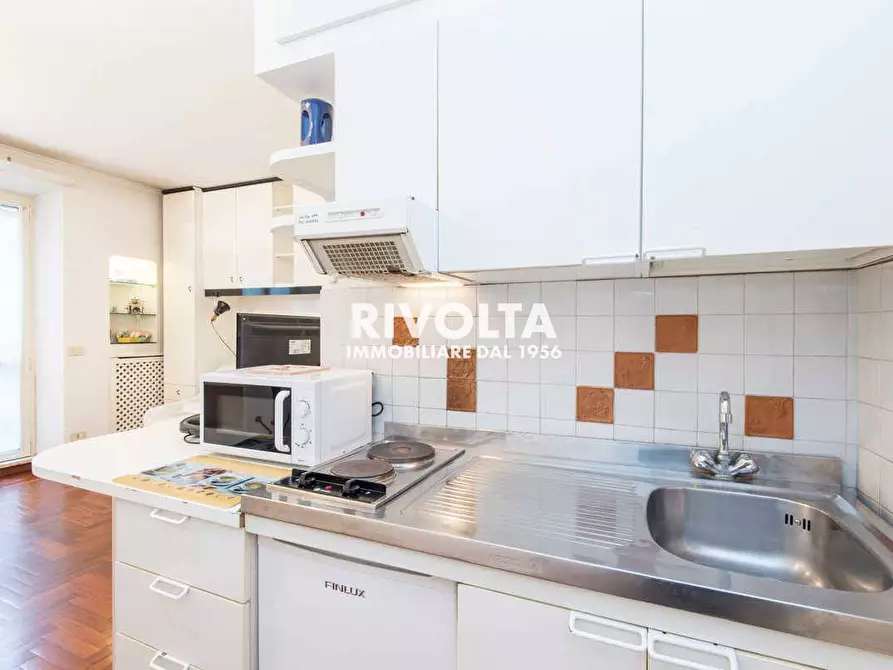 Immagine 3 di Appartamento in vendita  in Via Archimede a Roma