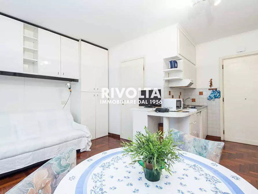 Immagine 8 di Appartamento in vendita  in Via Archimede a Roma