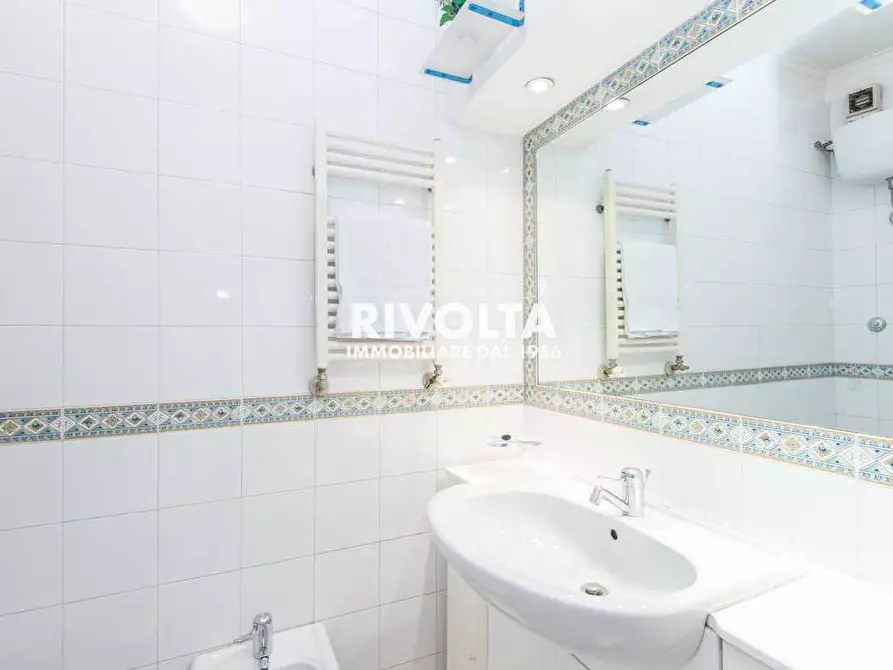 Immagine 12 di Appartamento in vendita  in Via Archimede a Roma