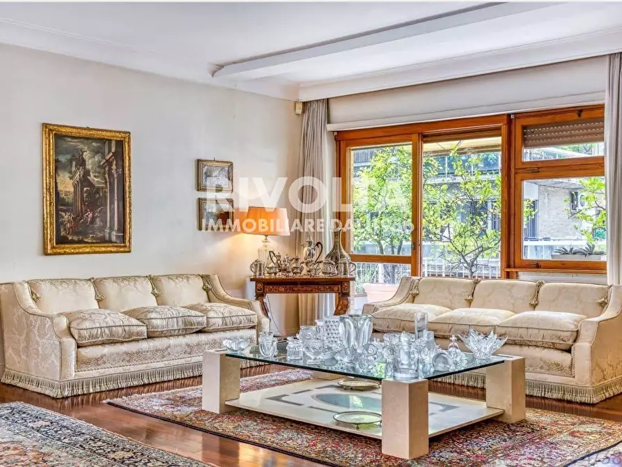 Immagine 23 di Attico in vendita  in Via Dei Monti Parioli a Roma