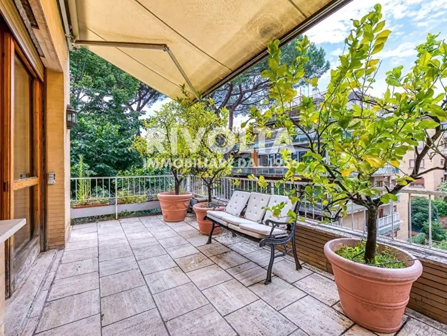 Immagine 26 di Attico in vendita  in Via Dei Monti Parioli a Roma