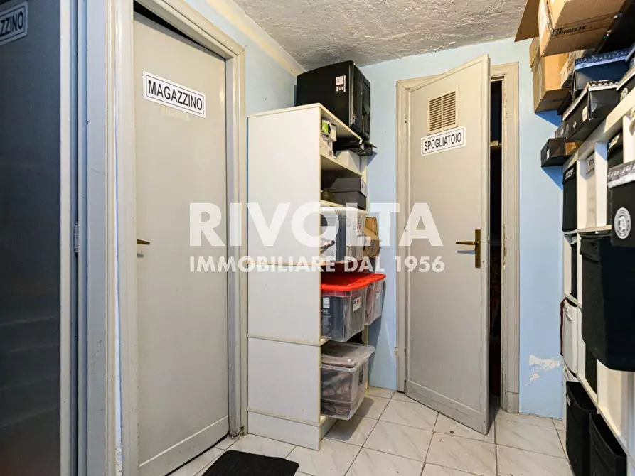 Immagine 6 di Locale commerciale in vendita  in Viale Desiderato Pietri a Roma