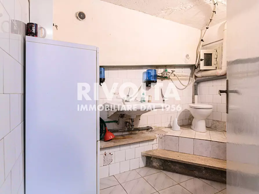 Immagine 8 di Locale commerciale in vendita  in Viale Desiderato Pietri a Roma