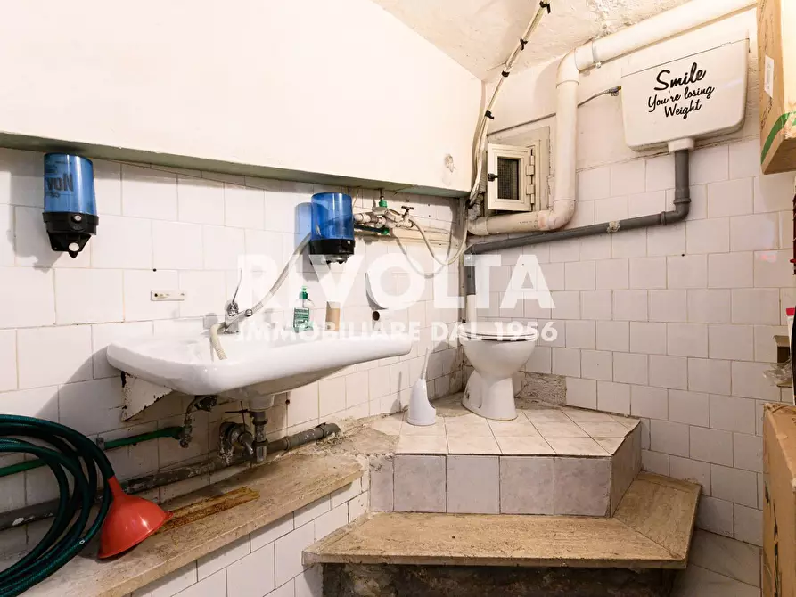 Immagine 9 di Locale commerciale in vendita  in Viale Desiderato Pietri a Roma