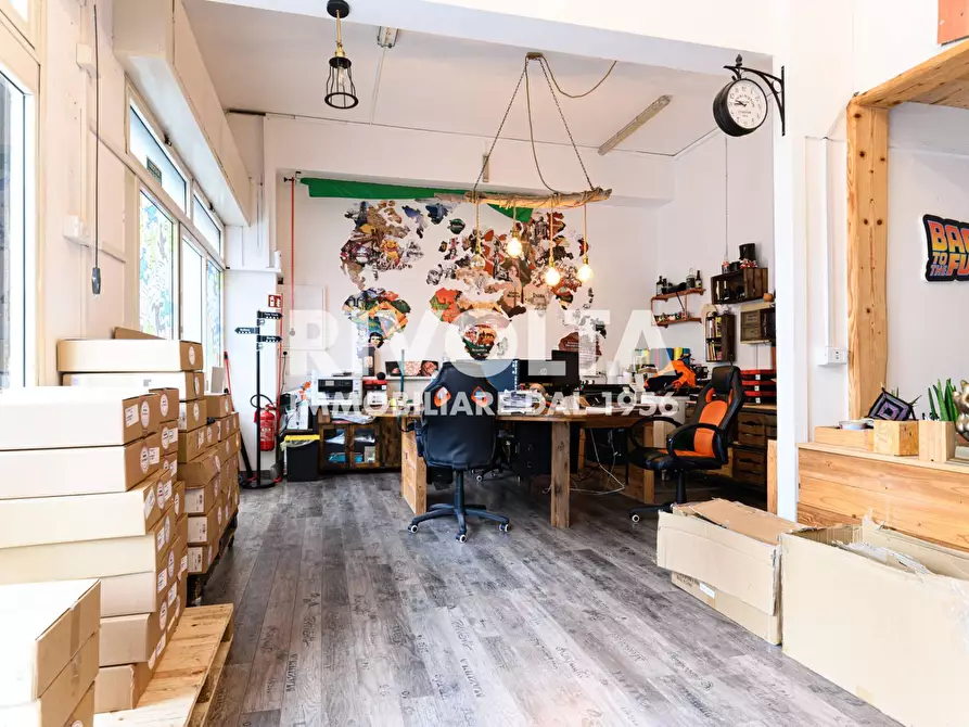 Immagine 3 di Locale commerciale in vendita  in Viale Desiderato Pietri a Roma