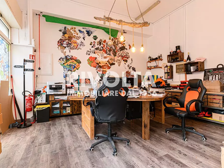 Immagine 12 di Locale commerciale in vendita  in Viale Desiderato Pietri a Roma