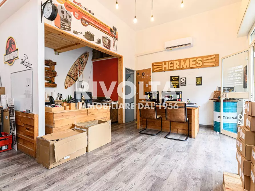 Immagine 13 di Locale commerciale in vendita  in Viale Desiderato Pietri a Roma