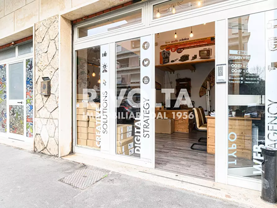 Immagine 18 di Locale commerciale in vendita  in Viale Desiderato Pietri a Roma