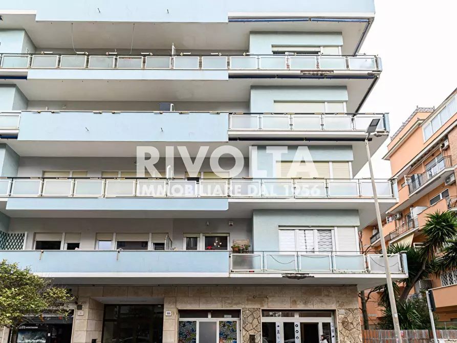 Immagine 20 di Locale commerciale in vendita  in Viale Desiderato Pietri a Roma