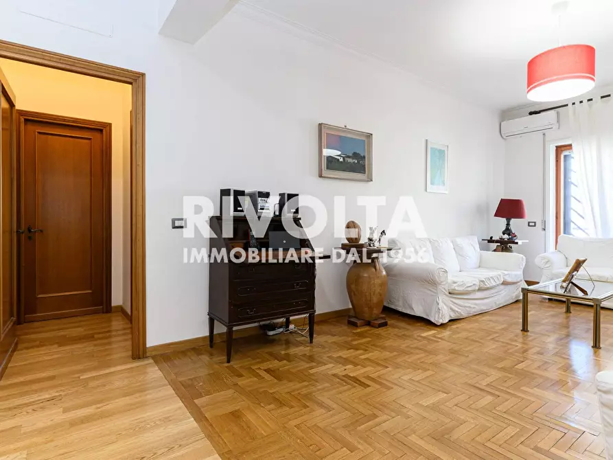 Immagine 3 di Appartamento in vendita  in Via Antonio Serra a Roma