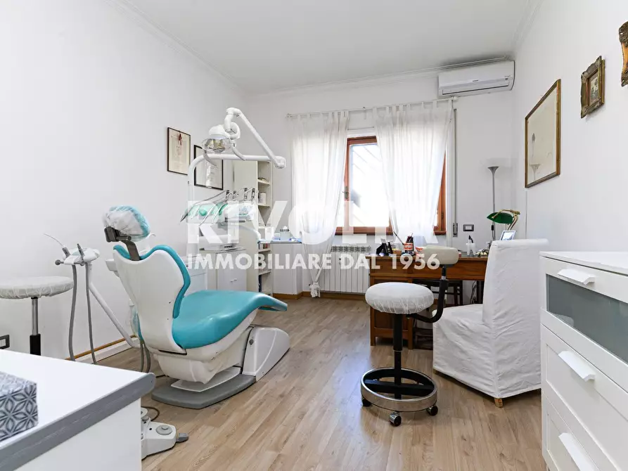 Immagine 15 di Appartamento in vendita  in Via Antonio Serra a Roma