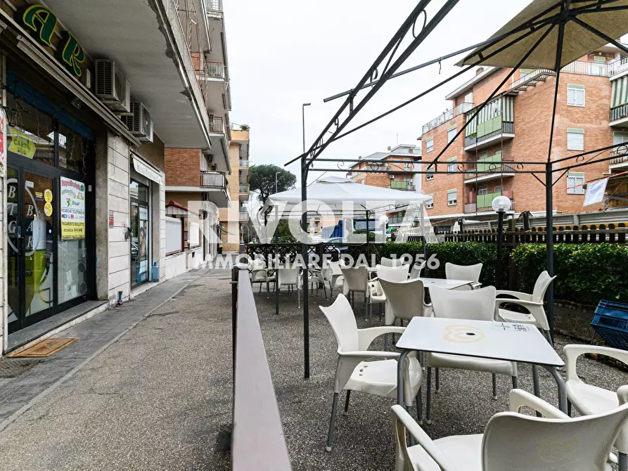 Immagine 13 di Locale commerciale in vendita  in Largo Agostino Gemelli a Roma