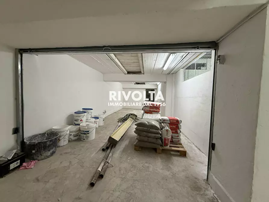 Immagine 11 di Box auto in vendita  in Via Torriglia a Roma