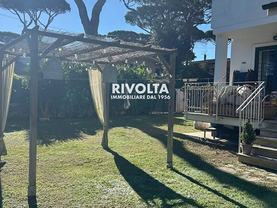 Immagine 9 di Villetta a schiera in affitto  in Viale  Castellamare a Fiumicino