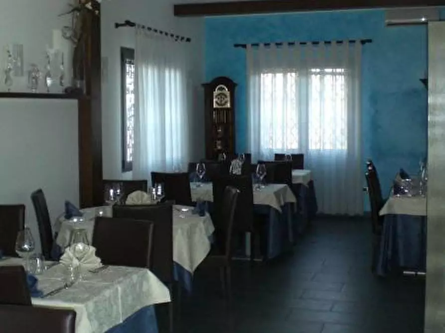 Immagine 10 di Negozio in affitto  a Eraclea