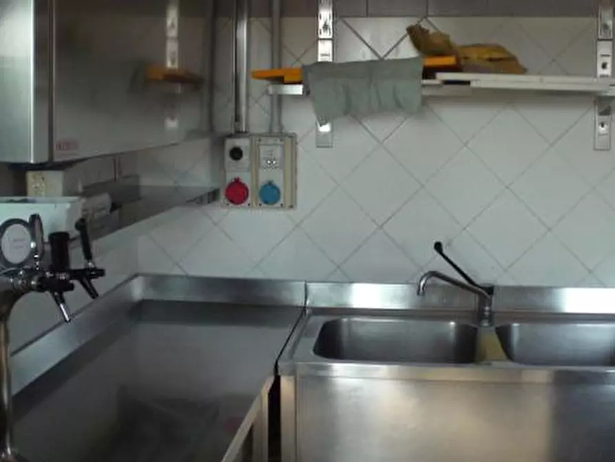 Immagine 8 di Negozio in affitto  a Eraclea