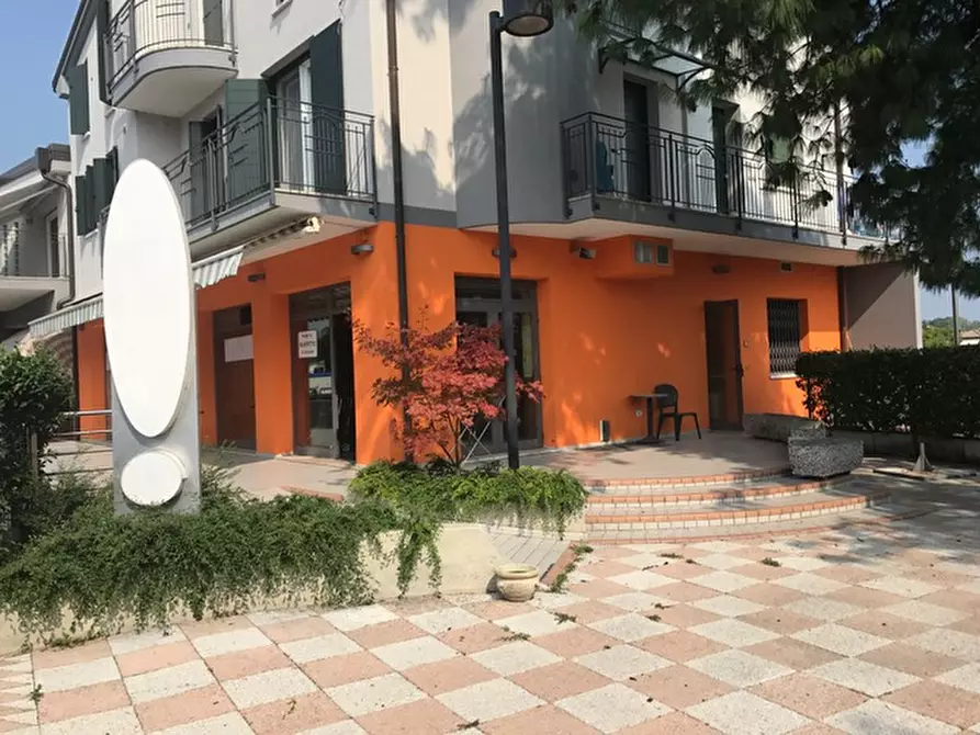 Immagine 2 di Negozio in affitto  a Eraclea