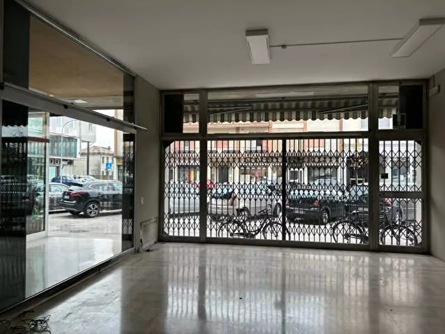 Immagine 9 di Negozio in affitto  a San Donà Di Piave