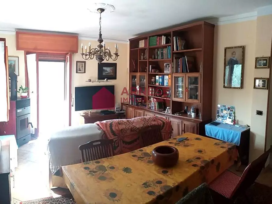 Immagine 4 di Villa in vendita  in Via Rovieto Superiore a Stella