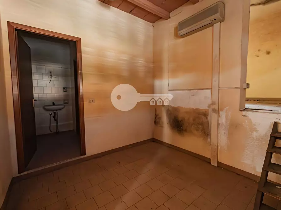 Immagine 24 di Locale commerciale in vendita  in Via Mantova a Asola