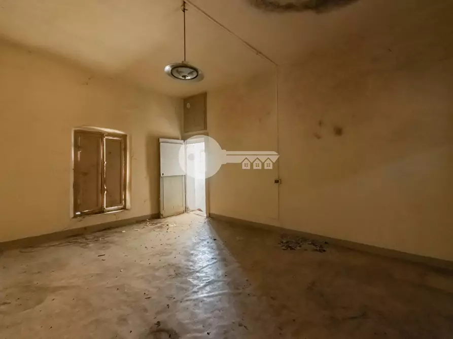 Immagine 25 di Locale commerciale in vendita  in Via Mantova a Asola