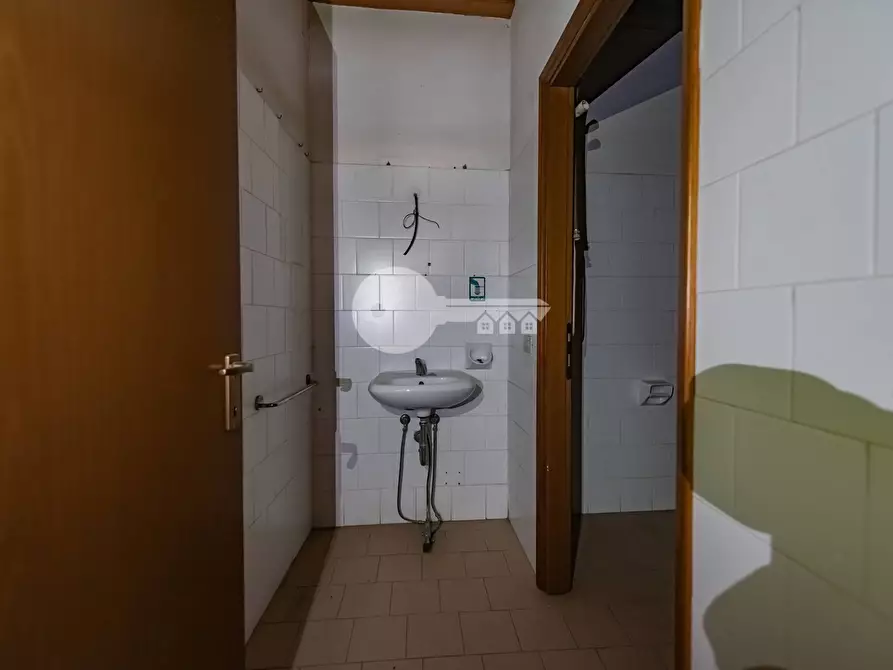 Immagine 28 di Locale commerciale in vendita  in Via Mantova a Asola