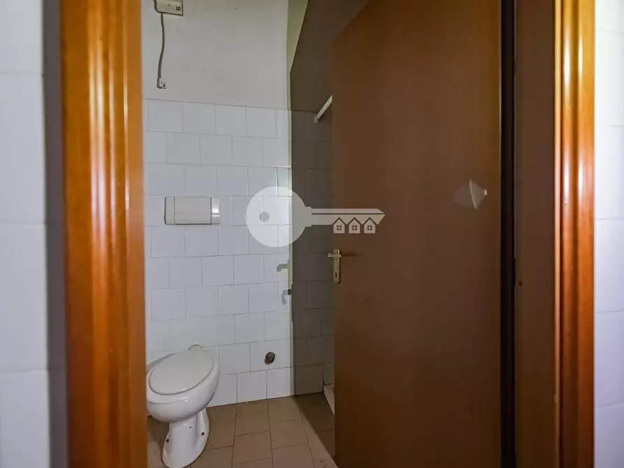 Immagine 29 di Locale commerciale in vendita  in Via Mantova a Asola