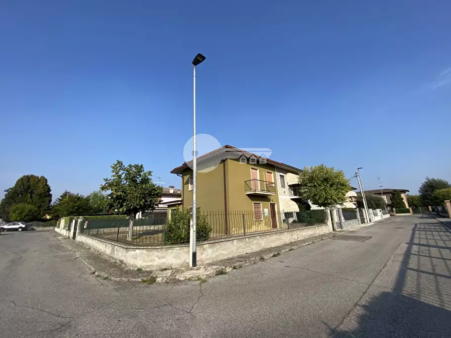 Immagine 1 di Casa bifamiliare in vendita  in VIA VIVERE NEL VERDE a Isorella