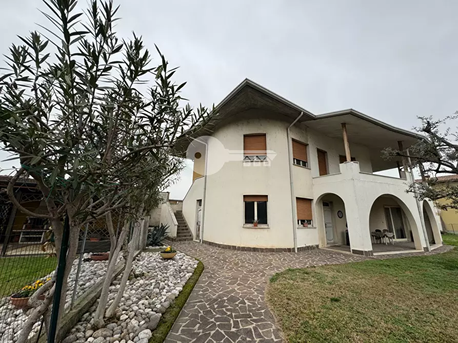 Immagine 1 di Villa in vendita  in VIA GARIBALDI a Isorella