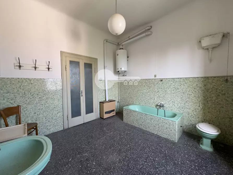 Immagine 26 di Camera in vendita  in via roma a Medole