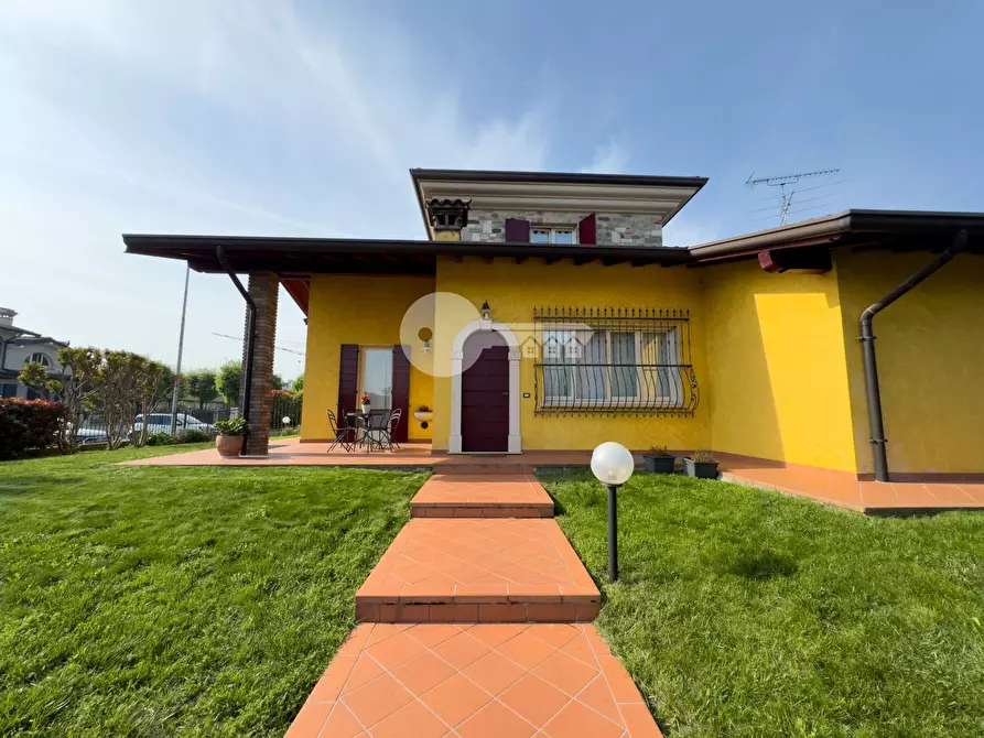 Immagine 1 di Villa in vendita  in Via Paolo VI a Ghedi