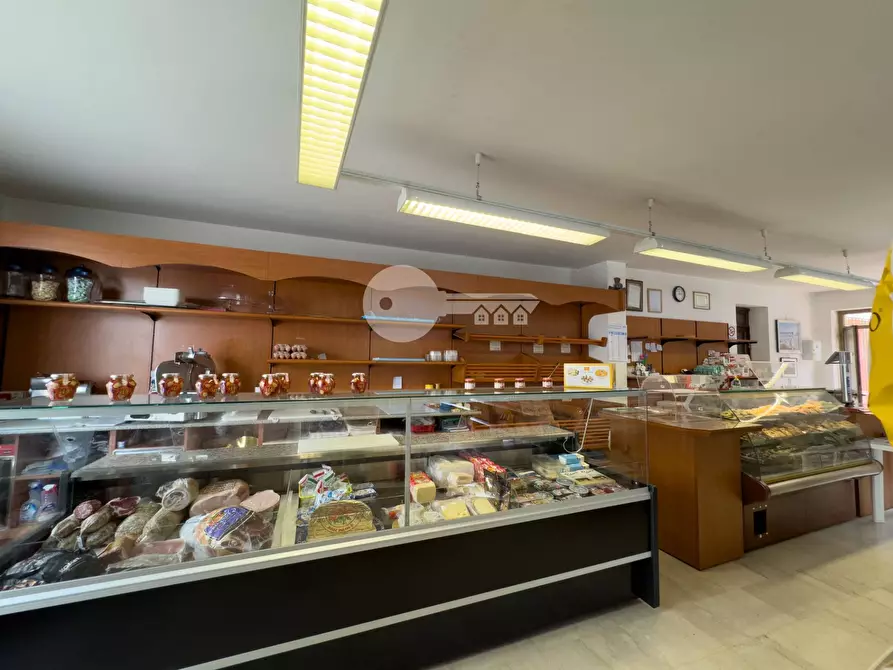 Immagine 2 di Attività commerciale in affitto  in Piazza Libertà a Remedello