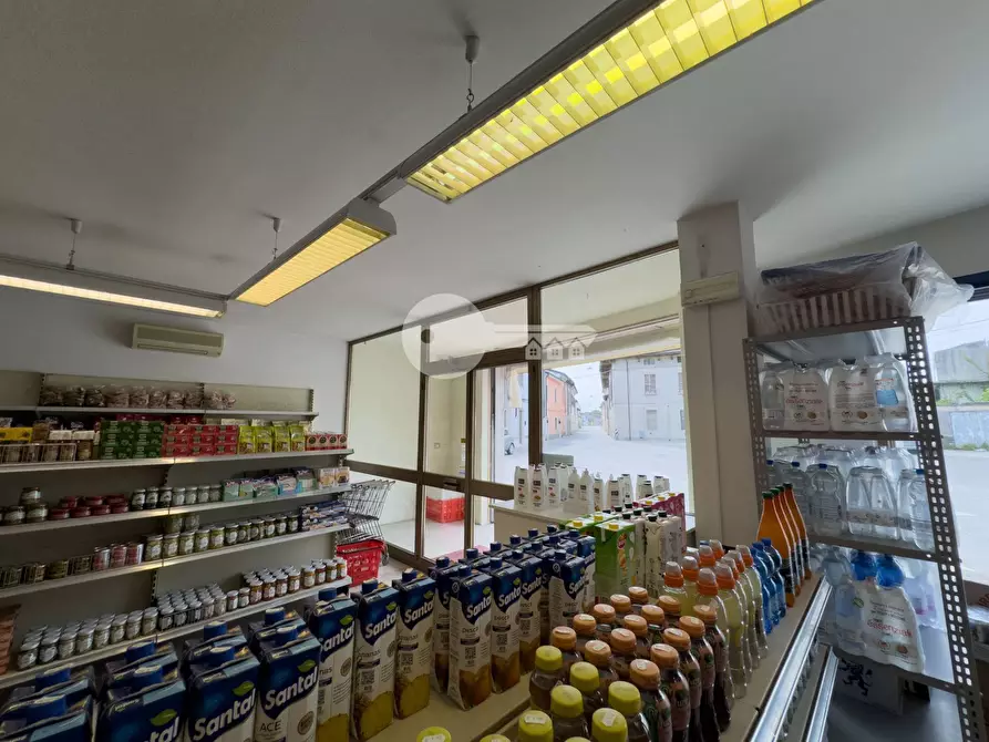 Immagine 10 di Attività commerciale in affitto  in Piazza Libertà a Remedello