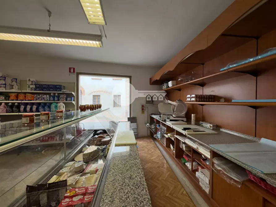 Immagine 15 di Attività commerciale in affitto  in Piazza Libertà a Remedello