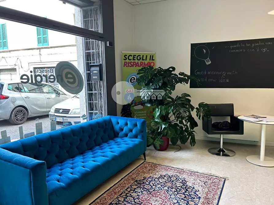 Immagine 2 di Negozio in vendita  in Via Del Sebino a Brescia