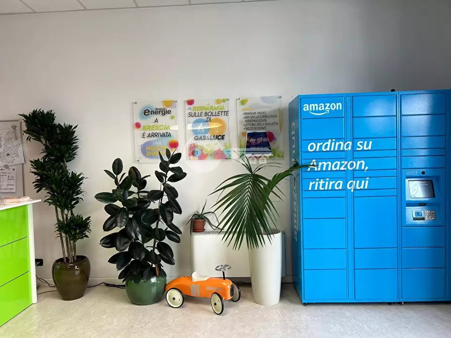 Immagine 3 di Negozio in vendita  in Via Del Sebino a Brescia