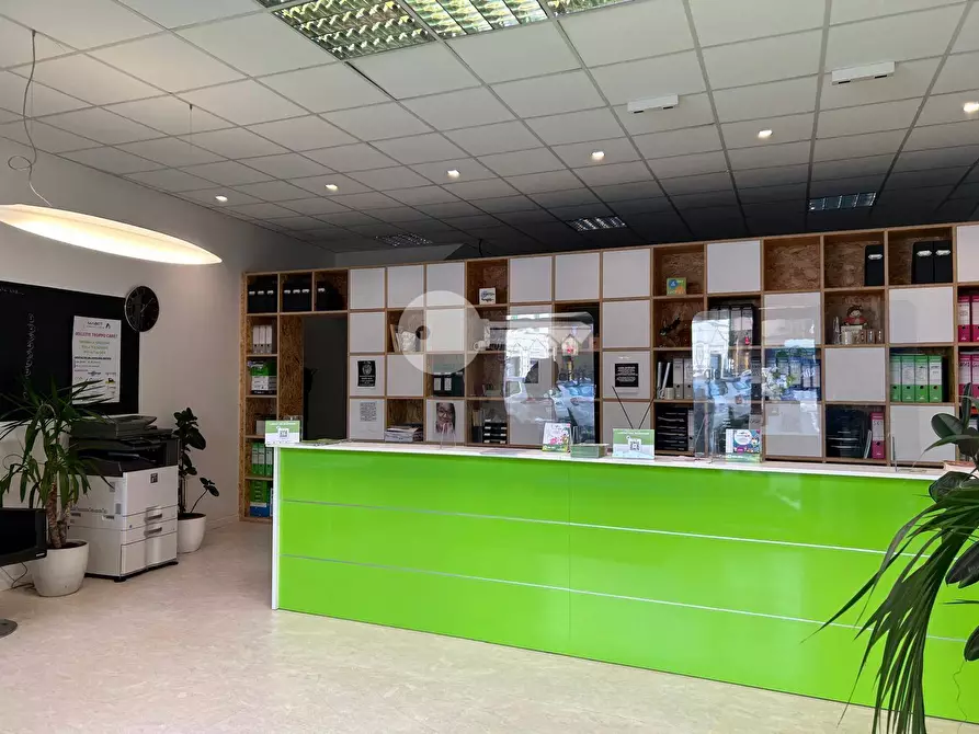 Immagine 4 di Negozio in vendita  in Via Del Sebino a Brescia